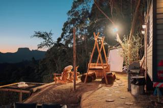 Chalé europeu com vista infinita e cinema em C. do Jordão - 7