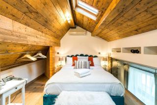 Elegant Mews Retreat by Harrods - 2