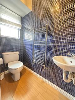Spacious & relaxing 4 Bed Home close to Town Centre & Elizabeth Line - 2