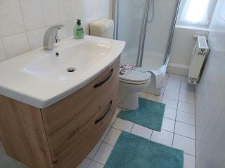 Modernes City Apartment, 4 Pers, Küche, Arbeitsplatz & WLAN, 3min zur TRAM - 6