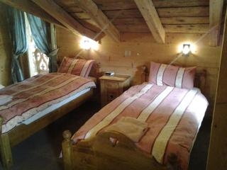 Chalet Suisse Bed and Breakfast - 8