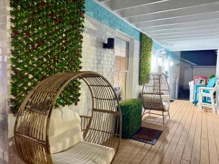 New 2025-Ocean Sands Beach Boutique Inn-Sauna and Salt-Mineral Pool -Free Beach Bikes and Famous Beach-Nightly Popcorn-Bathrobes and Sunscreen in all rooms-Ultra Sparkling Certified-Free Laundry-4 Grand Black Beds in all rooms SAVINGS# 252-242-SAND - 0