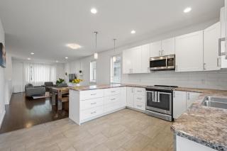 Charming 3 Bedrooms Home with BBQ- Deck- Fenced yard-Near WEM & River Valley - Edmonton - 9