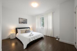 Charming 3 Bedrooms Home with BBQ- Deck- Fenced yard-Near WEM & River Valley - Edmonton - 6