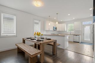 Charming 3 Bedrooms Home with BBQ- Deck- Fenced yard-Near WEM & River Valley - Edmonton - 3