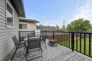 Charming 3 Bedrooms Home with BBQ- Deck- Fenced yard-Near WEM & River Valley - Edmonton - 1