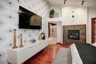 Elegant Granite Bay Getaway Tall Pine Home - 3