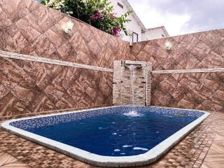 Casa con Piscina Privada, Asadero Bbq y 4 cuartos en Guayaquil - 0