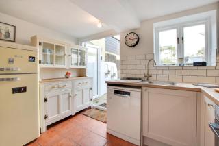 Pebble Beach Cottage - 8