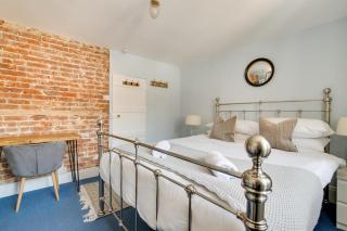 Pebble Beach Cottage - 4