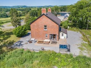 Greengrove Farmhouse Glasallt - 9