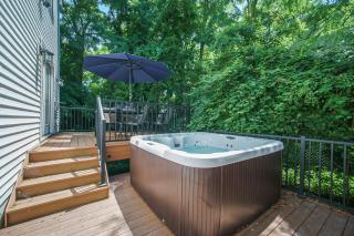 Games Hot Tub New Build Sauna Walk Downtown Theater Arcade Park - 3