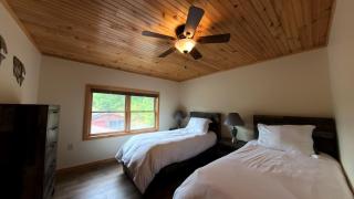 Modern Lakeview Escape - 7