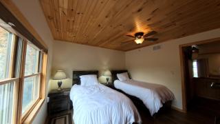 Modern Lakeview Escape - 6