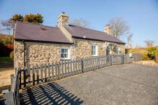 Bryn Refail Bach - 1