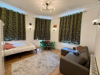 The Finchley Grand Flat I - 8