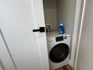 NICE Updated Apartment near Metro - 8