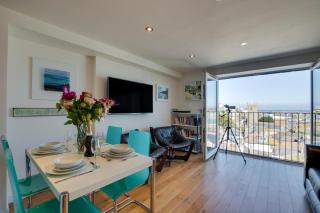 Over the Harbour 4 Fernlea Court - 8
