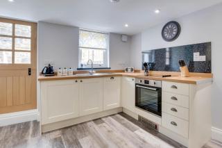 Surgery House - Staithes - 9