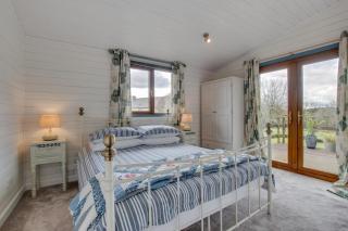 The Lodge - 7