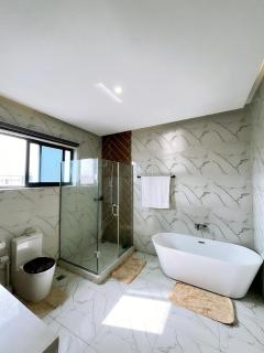 Tastefully furnished 4bed Townhouse - 6