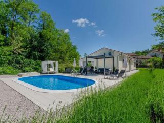 Villa in upani i with swimming pool - 9