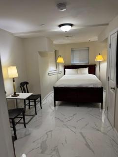 Lovely Remodeled 2bdrm Basement Home - 2