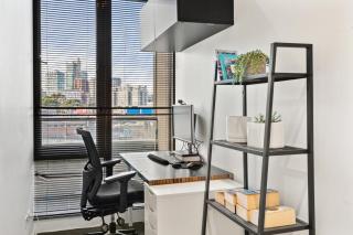 Stylish Southbank 2-Bed Flat w Balcony & Parking - 5