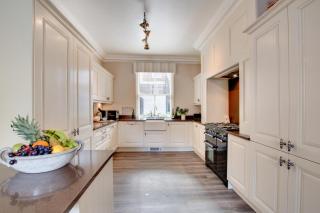 Endeavour House - 8