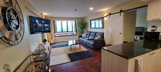 Newly Renovated in prime area - 7