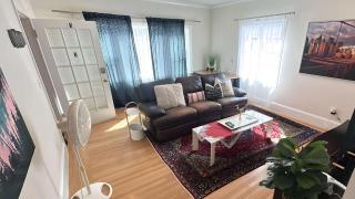 Oak Manor - Chic & Stylish 2BR Apartment Retreat - 9