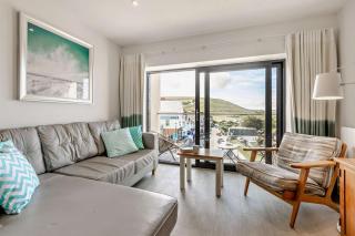 Beach Retreat - W6 - 8