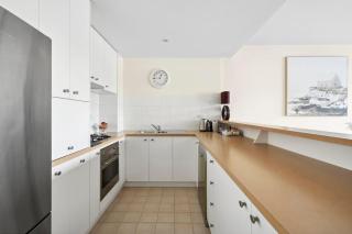 Waterfront Executive Apartment in central Geelong - 9