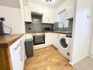 The Cozy Hideaway - 2 Bedroom apartment with garden in Orpington with free Parking - 3