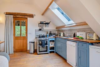Llewenau-Draw Farm - The Barn - Cwmdu - 2