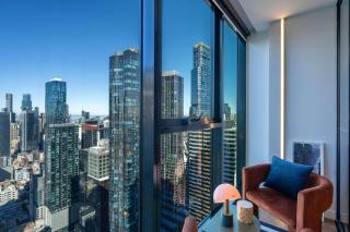 High-Rise CBD Apt L50 Luxe City Views and Free Parking - 7