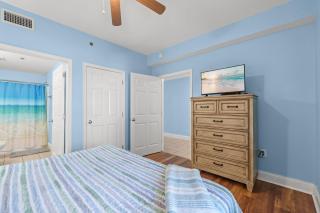 Bright & Spacious Condo 1BD! Steps from the Beach! - 4