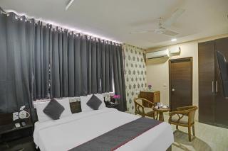 OYO Townhouse Green park Residency 3 - 3