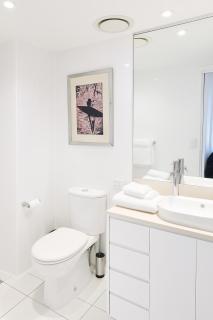 Entire 2 bdrm apt in Hilton Surfers Paradise -7 - 3