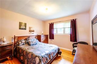 3 Bed 2Bath Centrally located with Amenities - 6