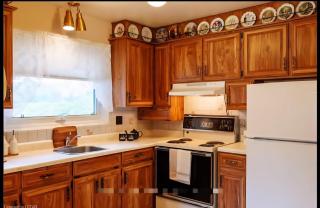 3 Bed 2Bath Centrally located with Amenities - 5