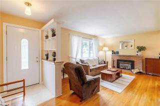 3 Bed 2Bath Centrally located with Amenities - 3