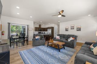 Deer Forest Bungalow- near golf, paths, dwntwn w/ hot tub & pet friendly - 3