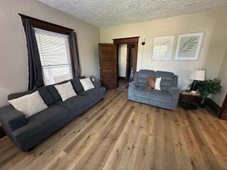 Charming 4BR Westside Home in Beer City USA - Grand Rapids - 0