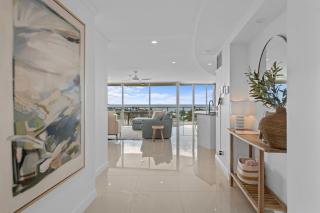 Beachside Penthouse w Private Rooftop & Oceanviews - 5
