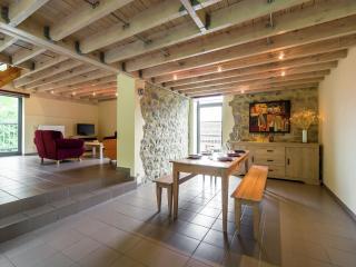 Cozy Bedrooms Cottage, Soumoy - 8