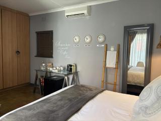 Luxury Upmarket Guesthouse 20 on 4th - 1