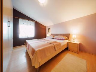 Charming 2-Bed Apartment - 6