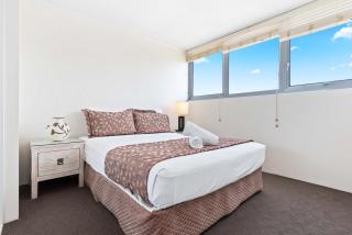 Northwind Beachfront Apartments - 5