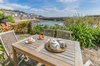 Harbourside - Mousehole - 9